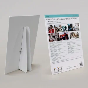 Displays en cartón pluma A3 con peana